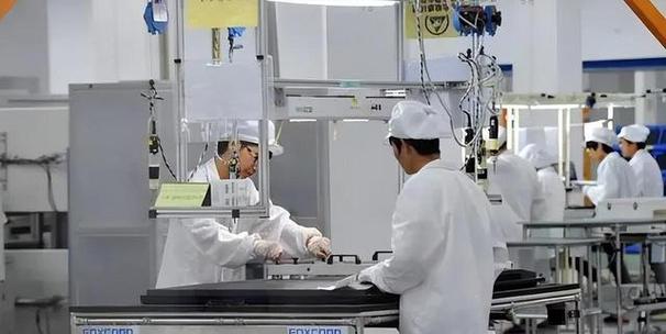 富士康作为全球最大的电子产品代工厂,一直以来都备受争议,被称为"